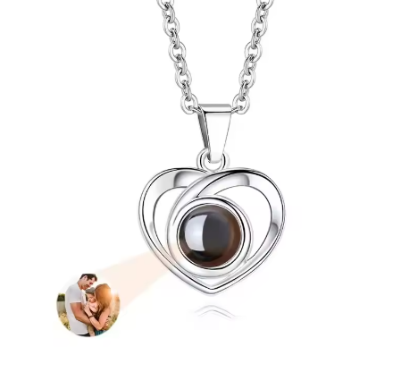 Collier Cœur Infini – photo projetée dans la pierre